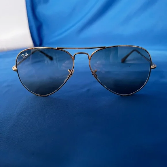 Ray-Ban Gold and Black Aviator Sunglasses - Picture 3 of 7